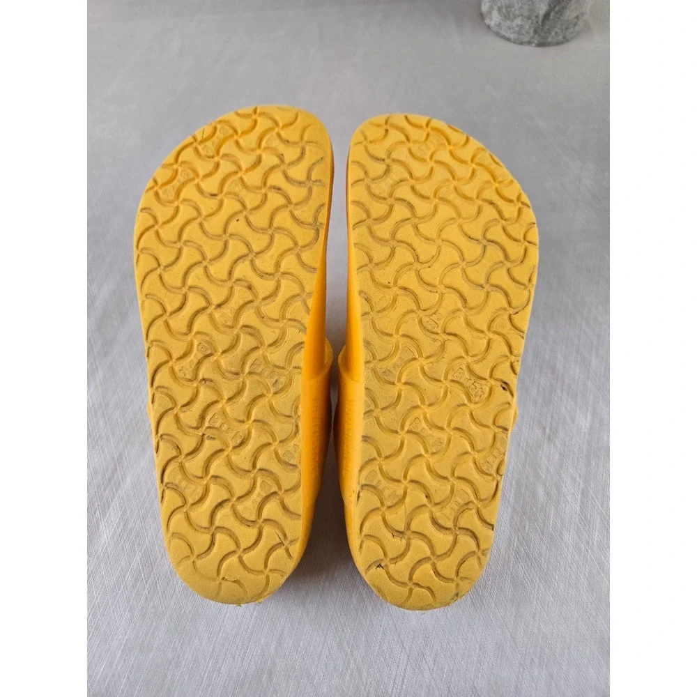 BIRKENSTOCK Kids Yellow Gizeh Thong Sandals Adjustable‎ Strap Size 30